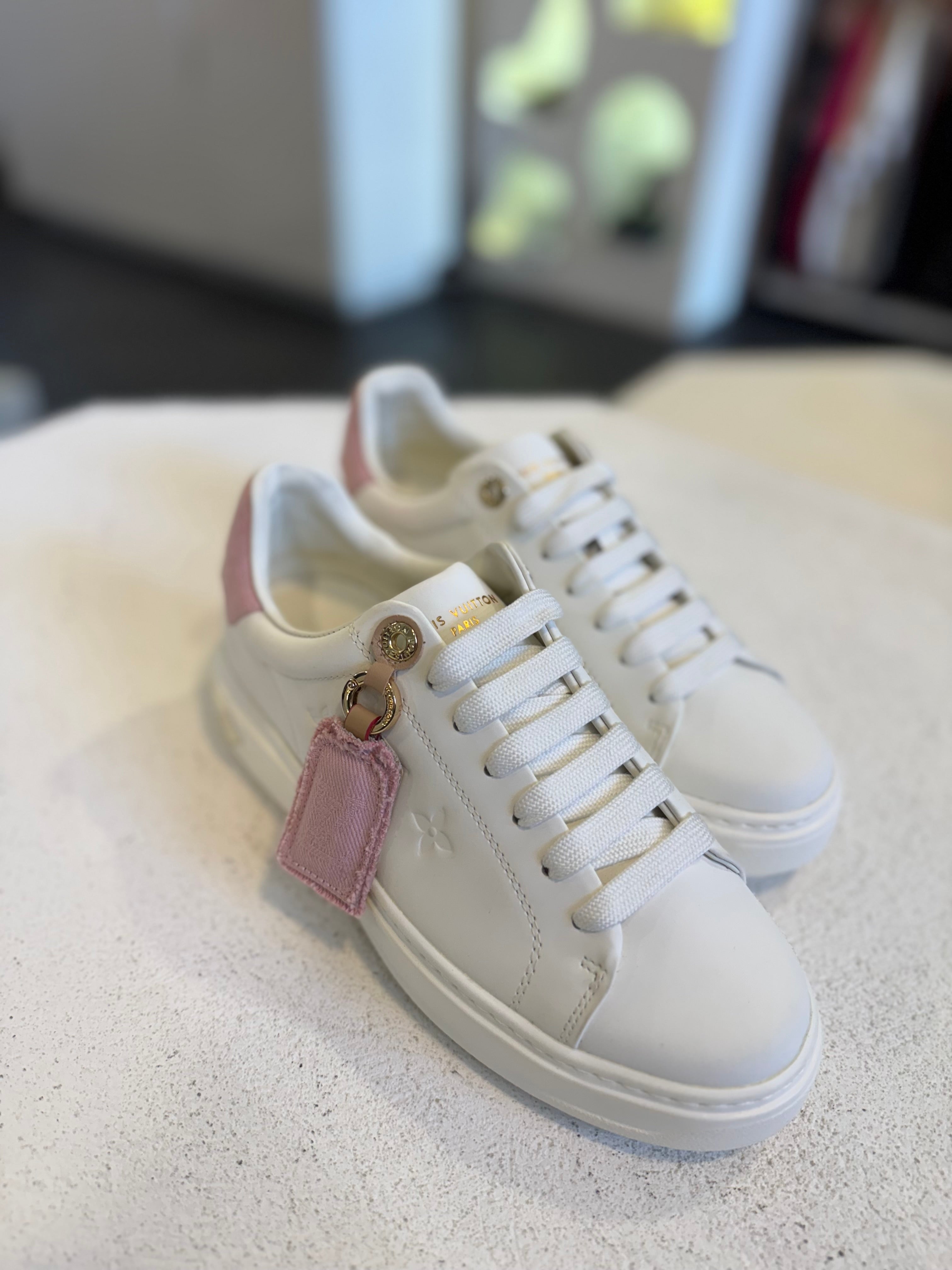 Tenis blanco con rosa